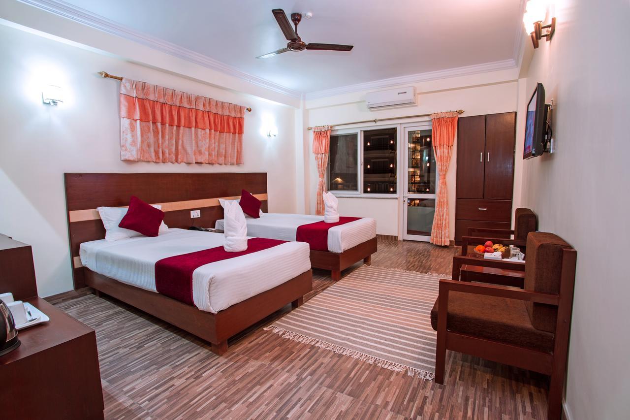 Hotel Spring Pokhara Bagian luar foto