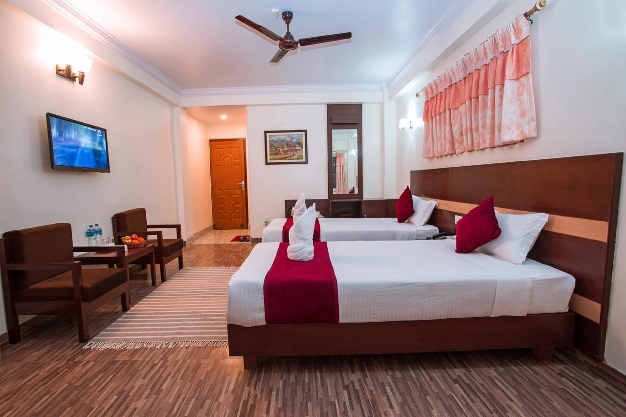 Hotel Spring Pokhara Bagian luar foto